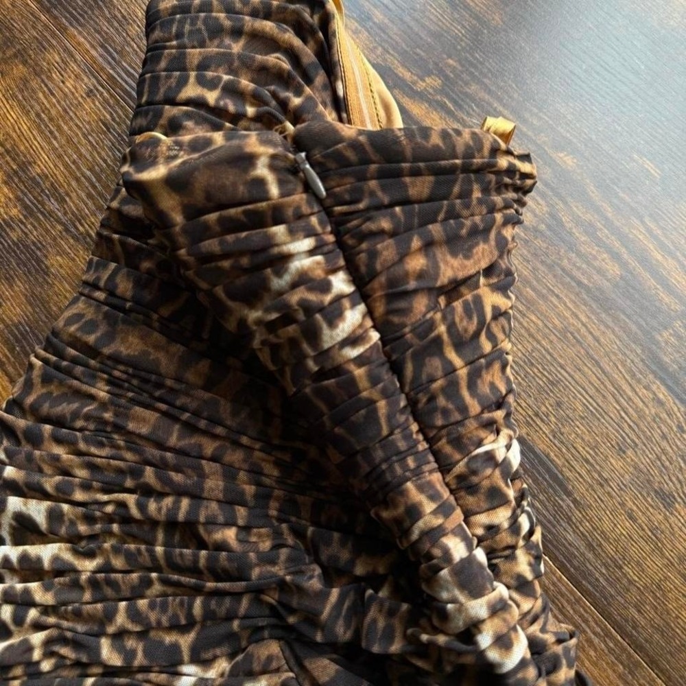 BCBGMAXAZRIA Leopard Print Ruched Strapless Bodycon Dress Size M - Picture 4 of 7